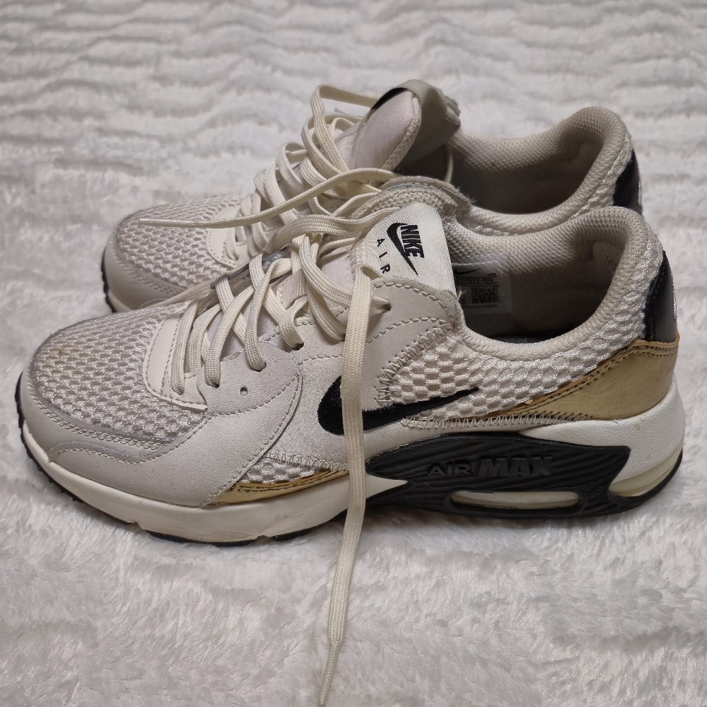 Nike Air Max‎ White and Black Athletic Shoes